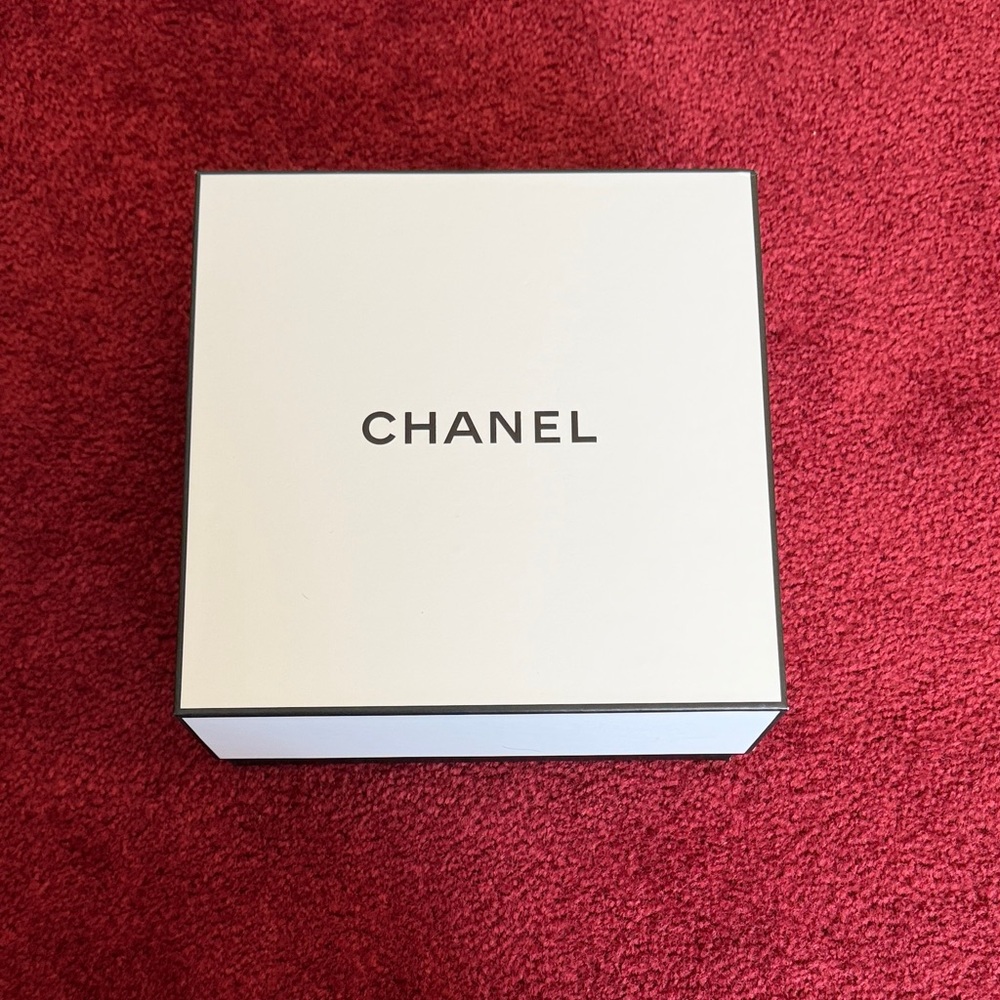 CHANEL White and Black Box